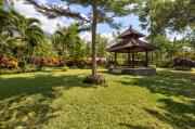 Gazebo In Garden - Bali Pictures Indonesia